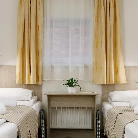кайзер економ Hotell Lviv